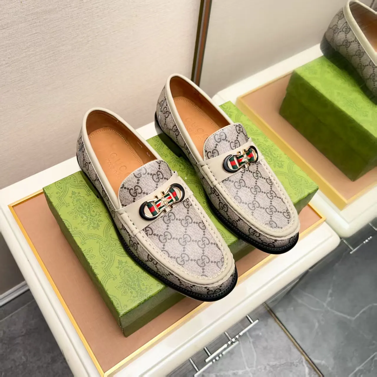 Men's men's shoes 💰460 🆘【GUCCI】Gucci ·🐂里· Hot-selling pea shoes top brand luxury, top quality, the latest fashion pea shoes.. The upper is made of original first-layer cowhide. (Full first-layer water-dyed 🐂 leather·inner). The original stylish and stylish soft rubber wear-resistant and non-slip outsole is light and comfortable on the foot, available in 3 colors! Matching code: 38-44 (customized at 45.46.47)
